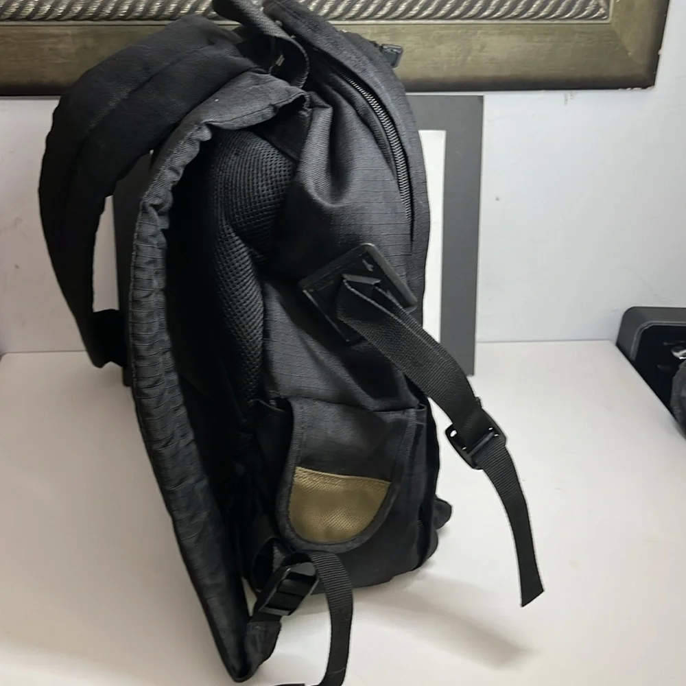 Canon Deluxe Backpack 200EG-water resistant back pack